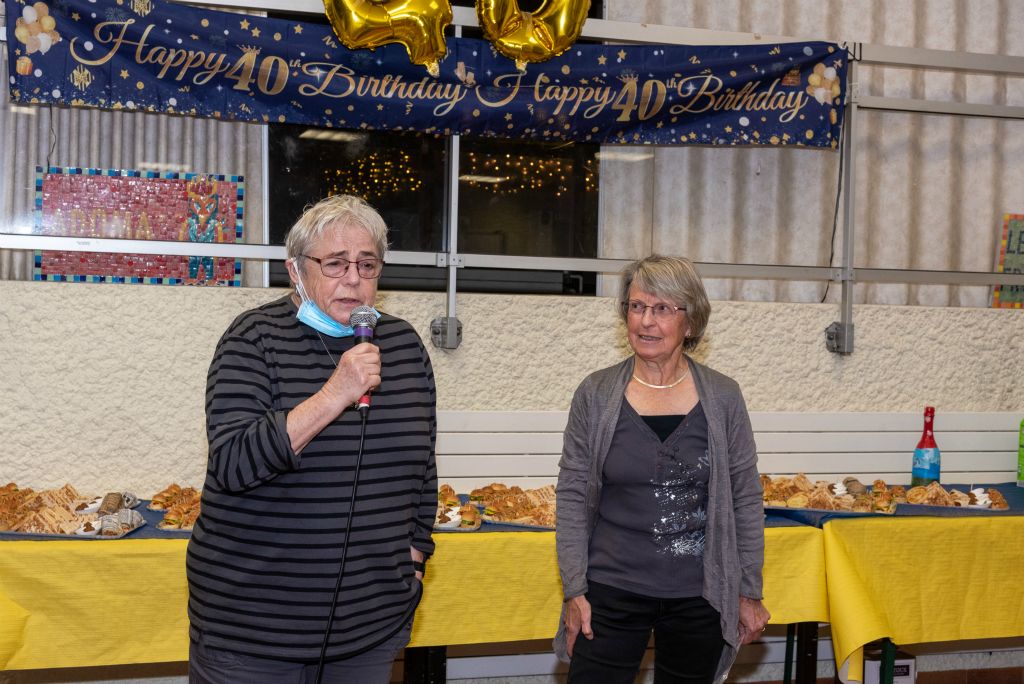 Début des discours avec Denise, une des membres fondatrices  du club et Annie, présidente